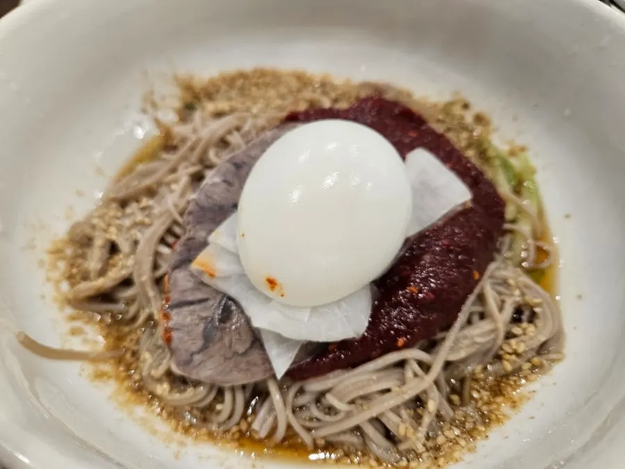 Pyeongyang bibim makguksu mixed with the special sauce
