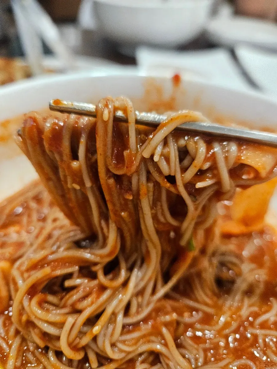 Paju Book City restaurant, 30-minute meal of bibim makguksu and plate mandu: Bubyeokjeong Pyeongyang Mandu