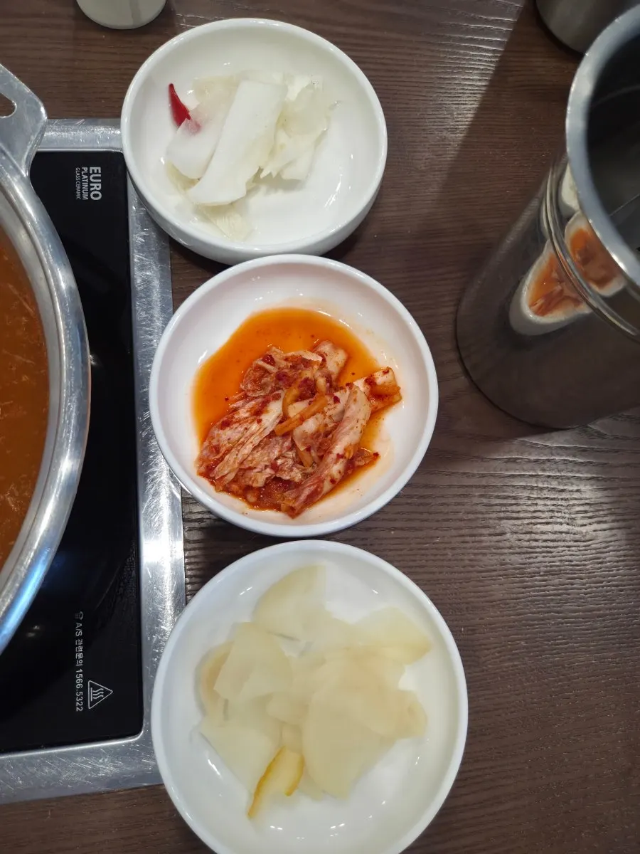 칼국수와 곁들이는 반찬 3종 세트