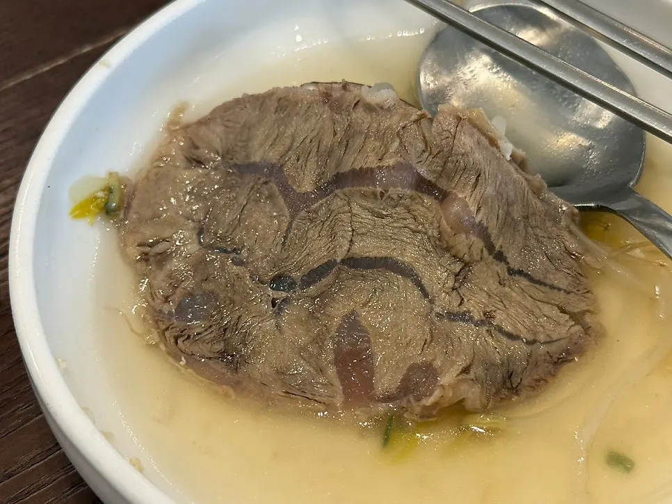 전골에 들어간 아롱사태와 목이버섯