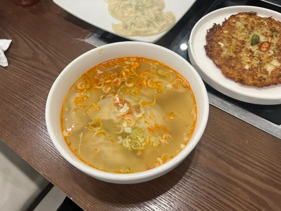 Hanwoo beef broth for the Pyeongyang mul-makguksu