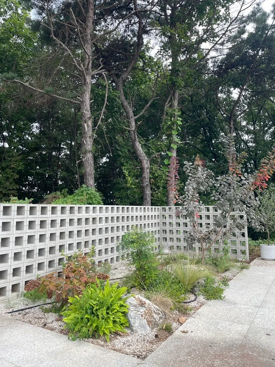 Garden area with music playing at the restaurant
