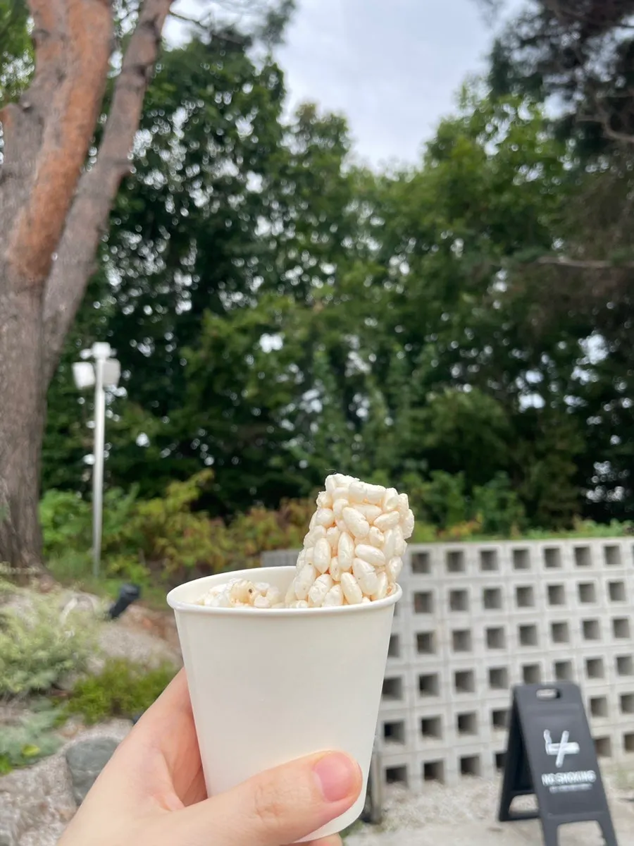 Finishing dessert time in the garden