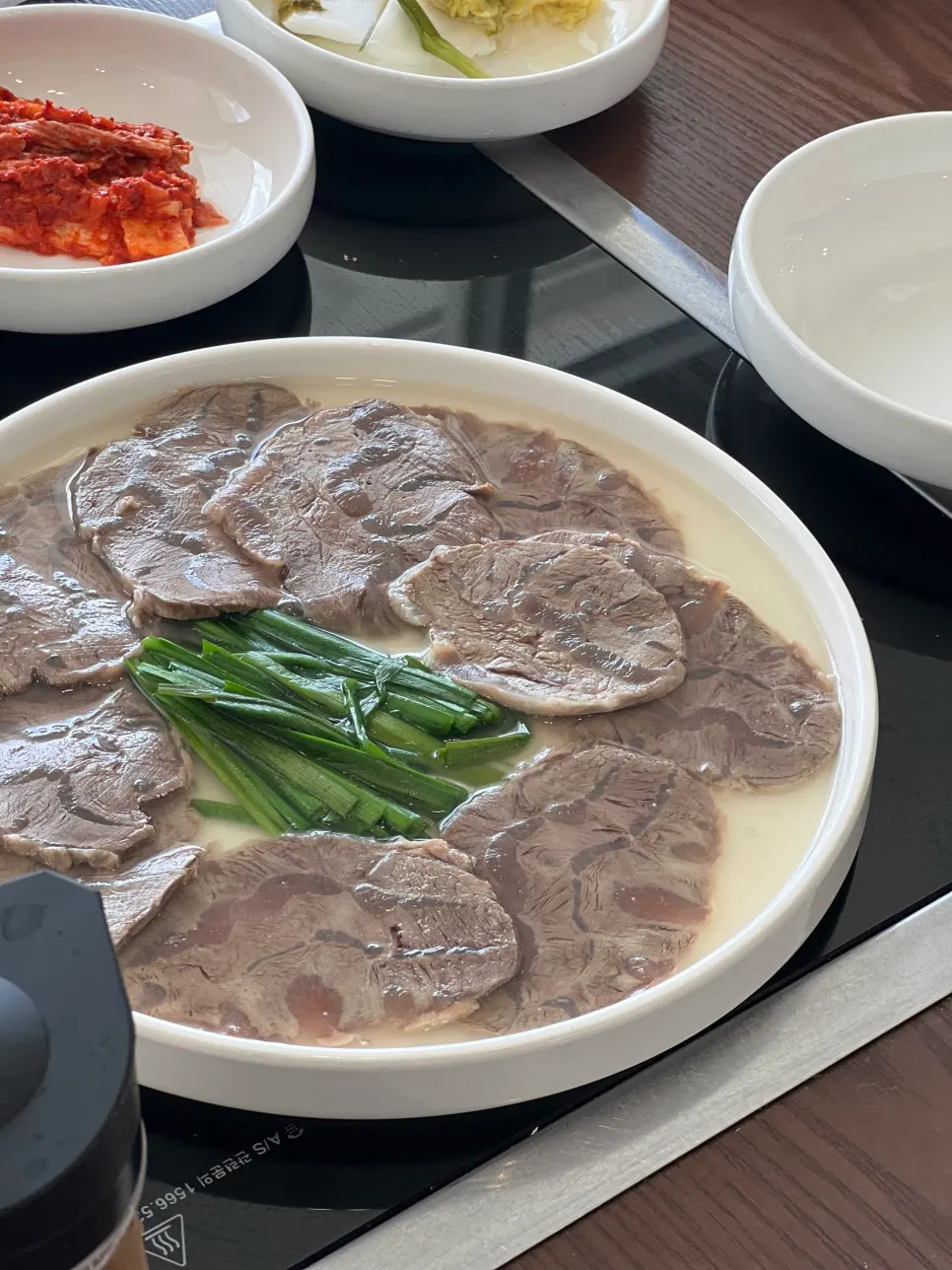 얇게 저민 아롱사태수육 반접시