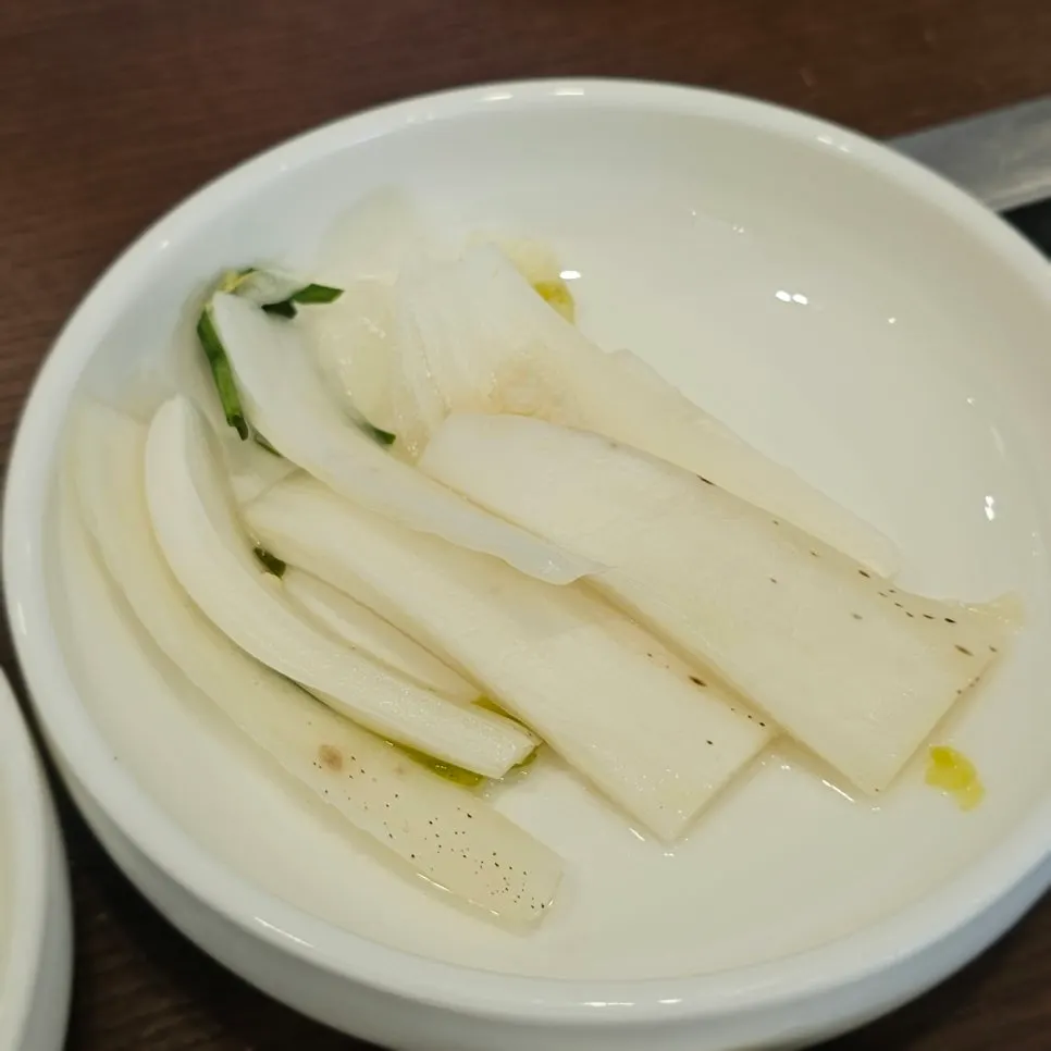 ペクキムチのおかず皿