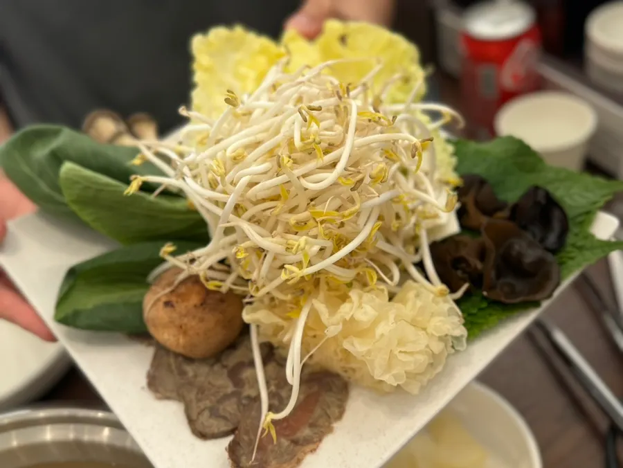 Table setting for clear mandu hot pot for two