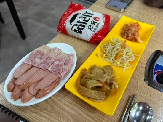 Self-service side-dish bar