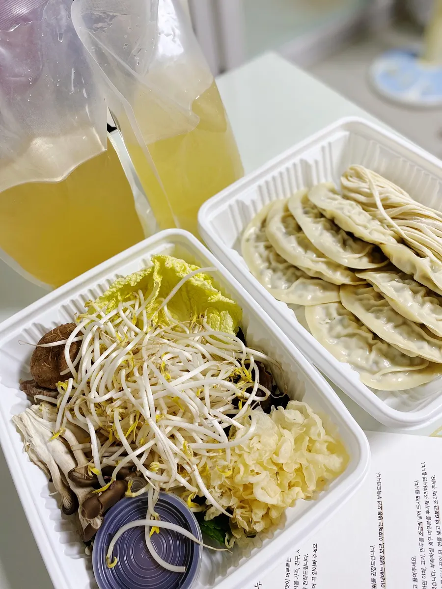 Pyeongyang mandu hot pot takeout package opened at home