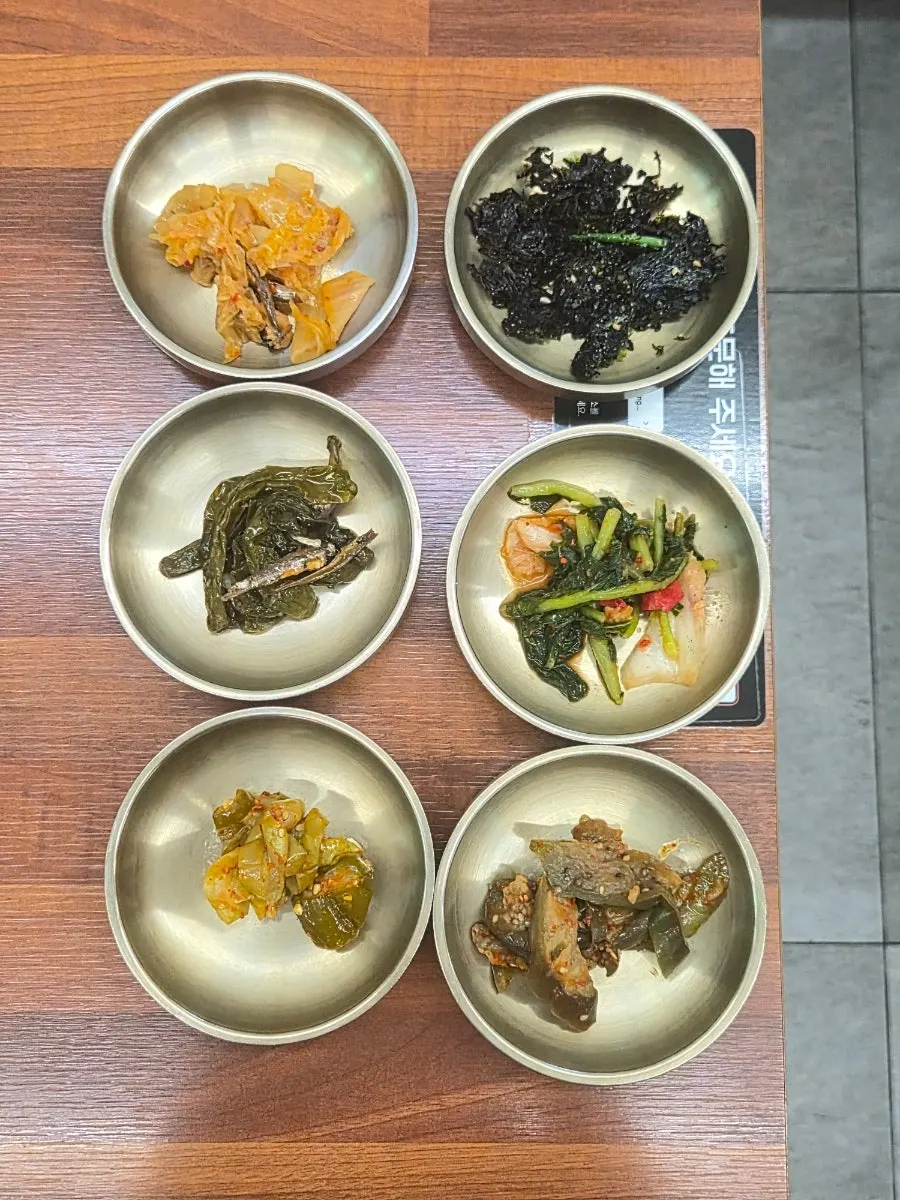 들꽃쌈밥 기본 반찬 한 상