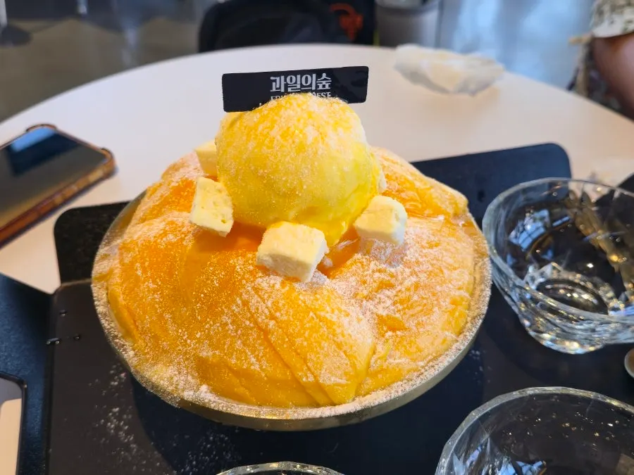 Fresh mango bingsu fully covered in fresh mango