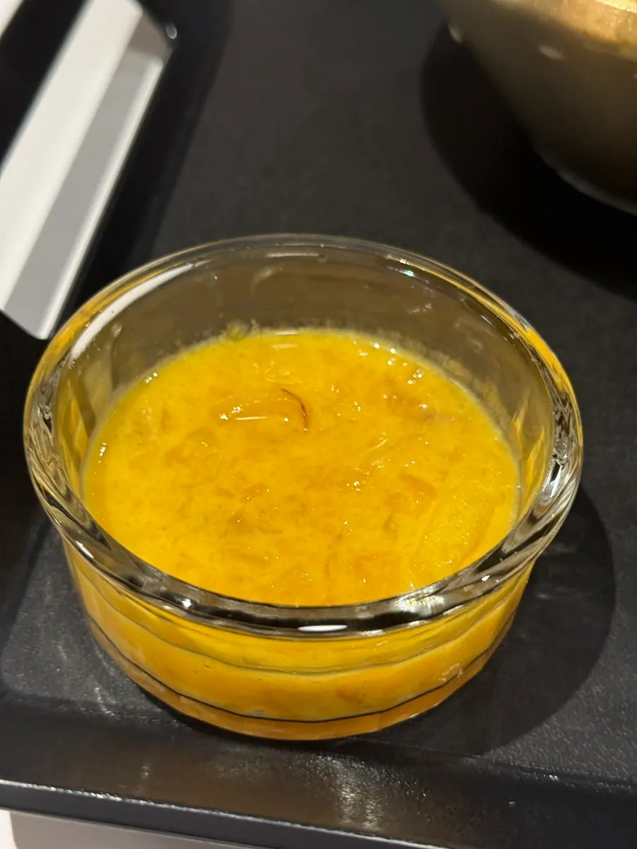 Set bingsu bersama sirap mangga dan pinggan kecil