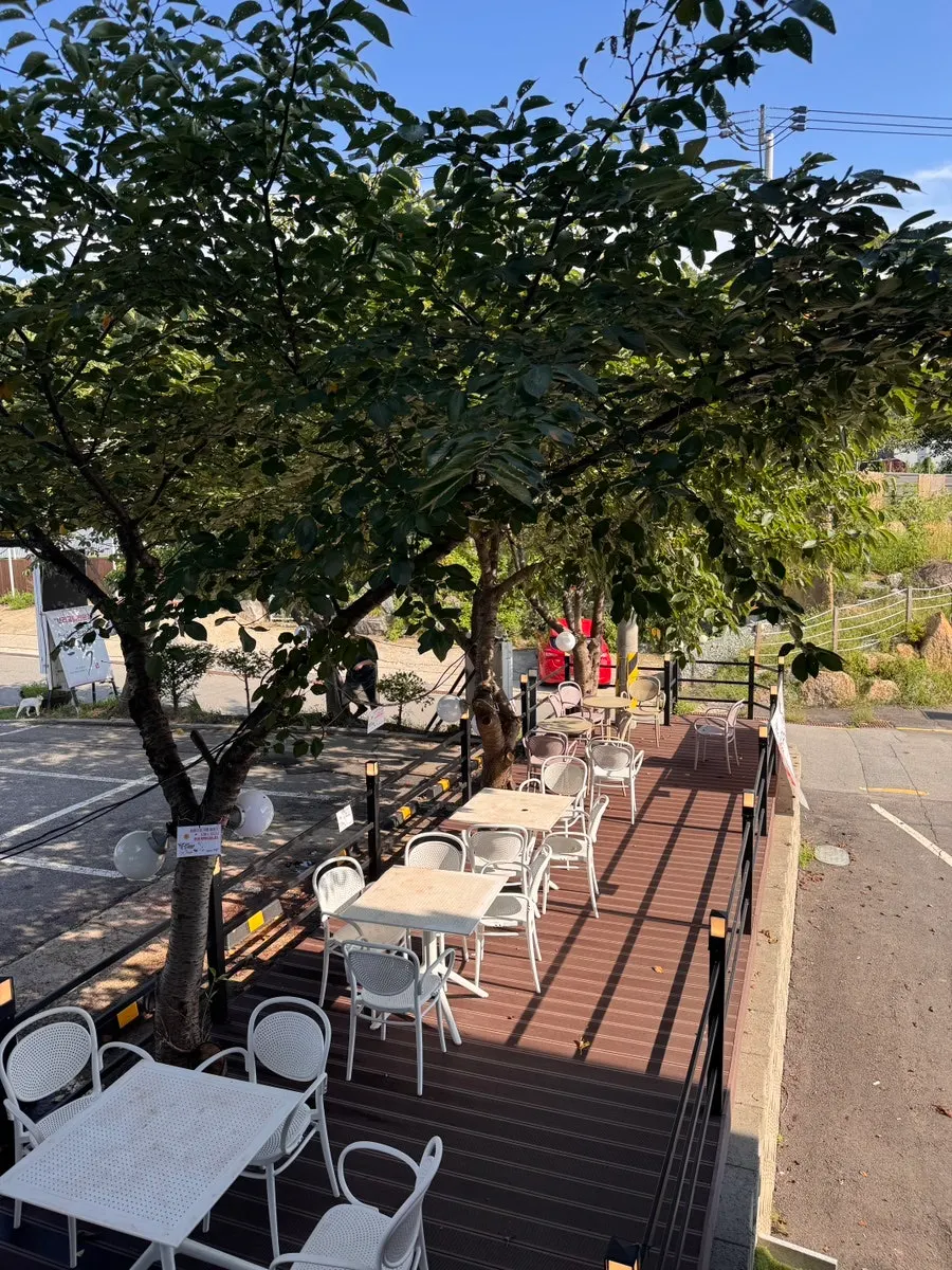 Full view of the Fruit Forest Paju Direct Store building