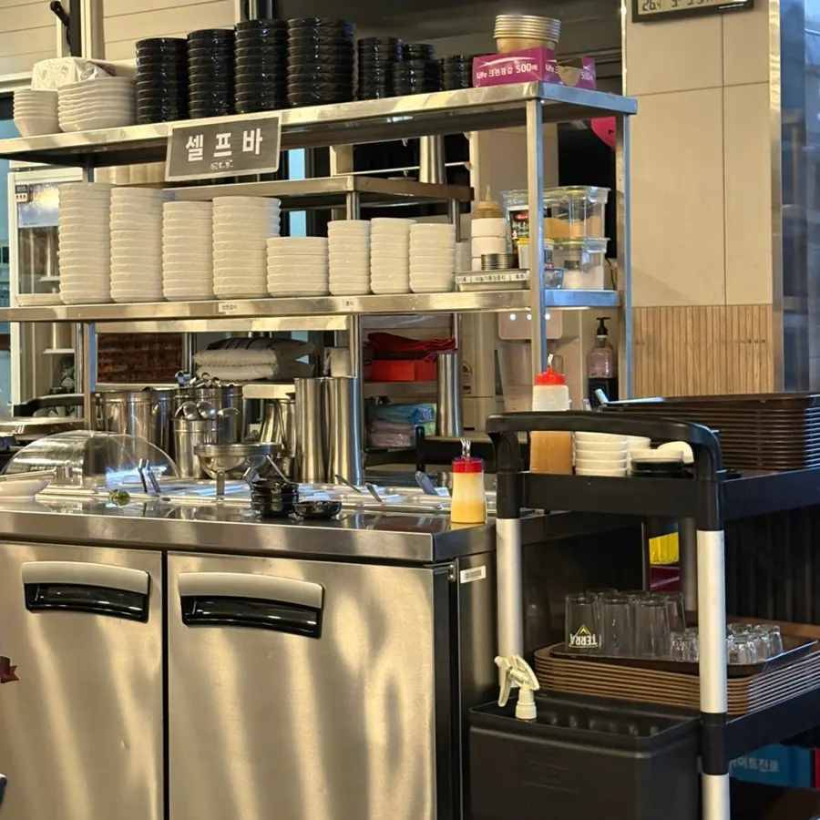 Cleanly maintained self-service bar