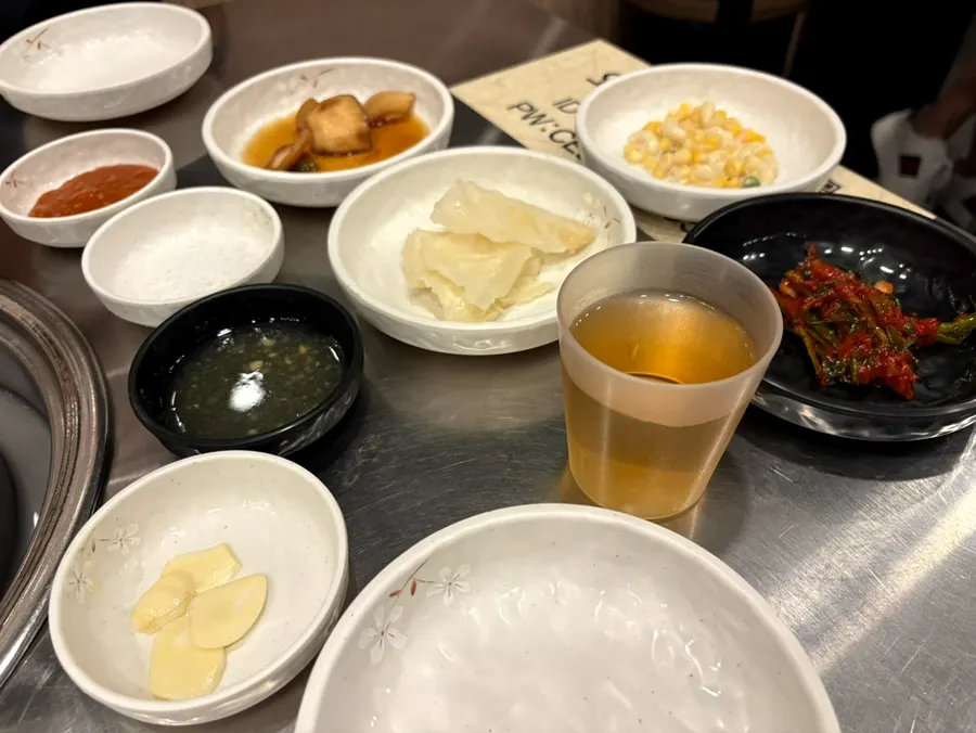 Basic side dishes and barley tea