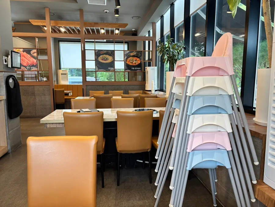 Inside Jeongwon Galbi with spacious tables