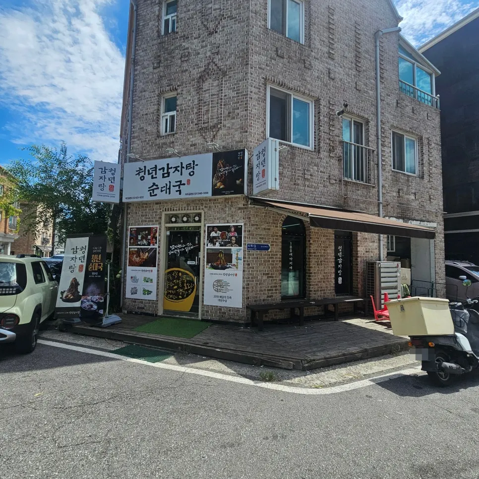 Exterior of Cheongnyeon Gamjatang Sundaeguk Paju Geumchon-jeom with free parking in front