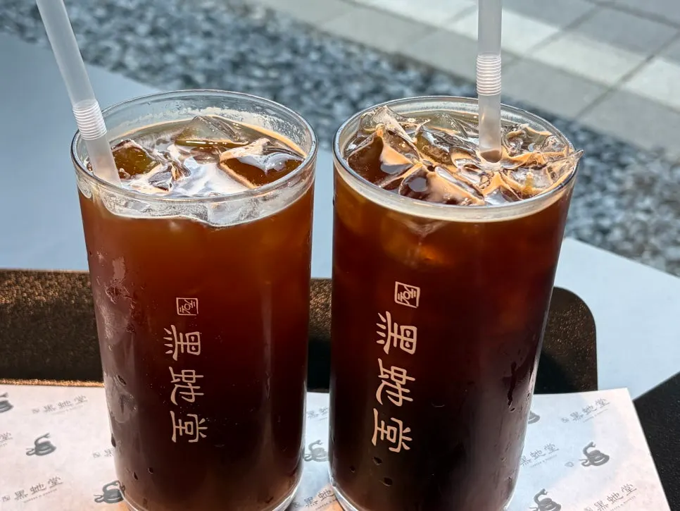 도넛과 함께 주문한 아이스 아메리카노