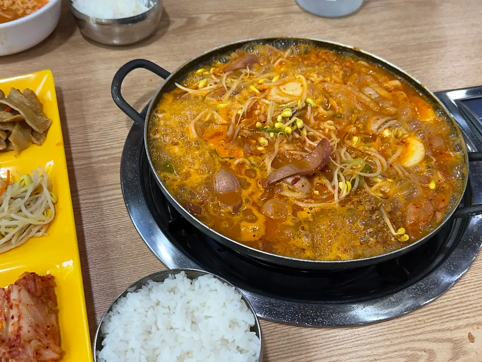 부대찌개에 추가한 라면사리