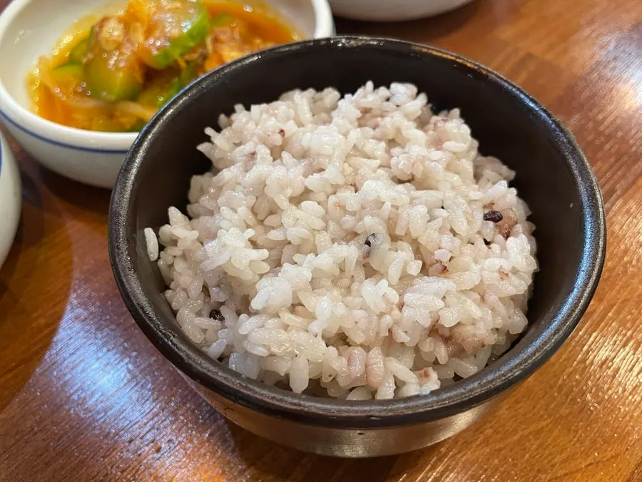 기본찬으로 나온 김치전