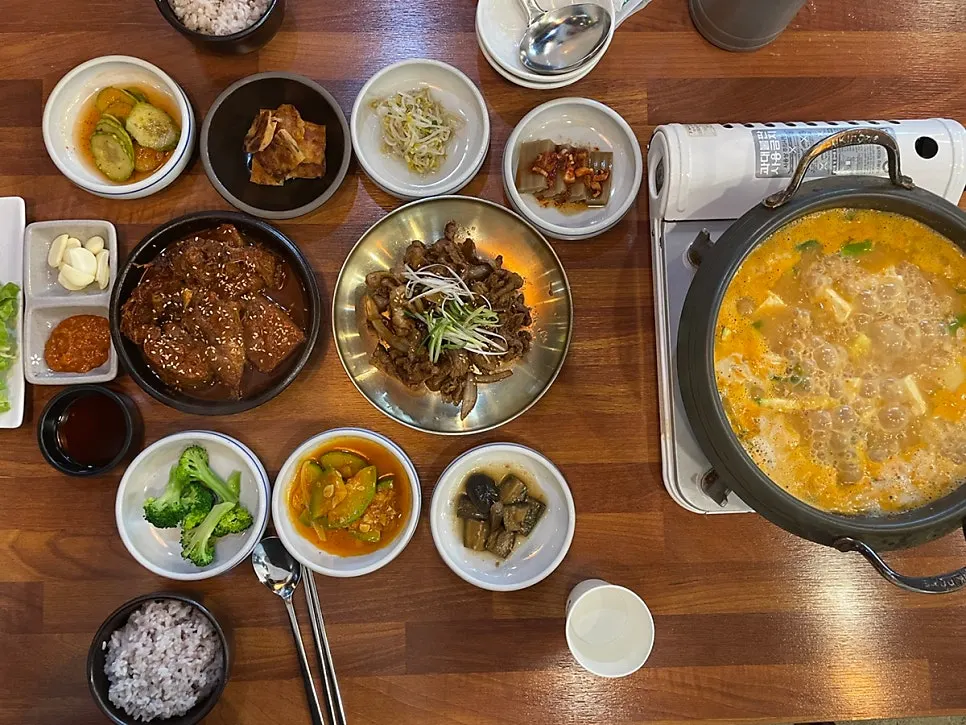 양이 푸짐한 뚝심밥상 메인 메뉴
