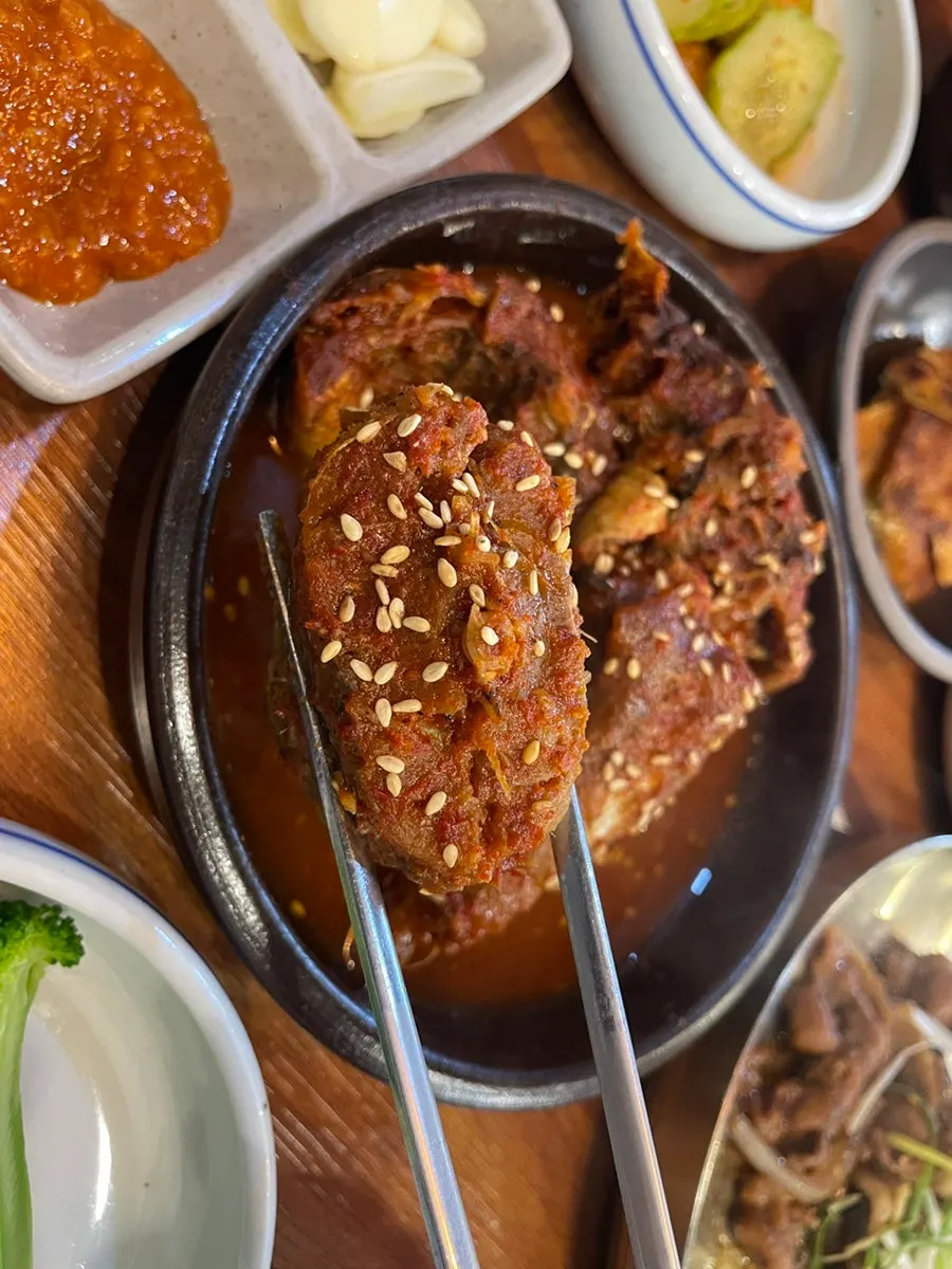 살이 두툼한 코다리조림 살 발라낸 모습