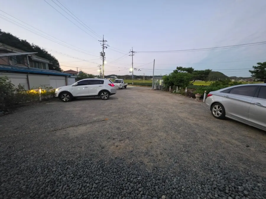 Cheonje Guksu exterior and parking area