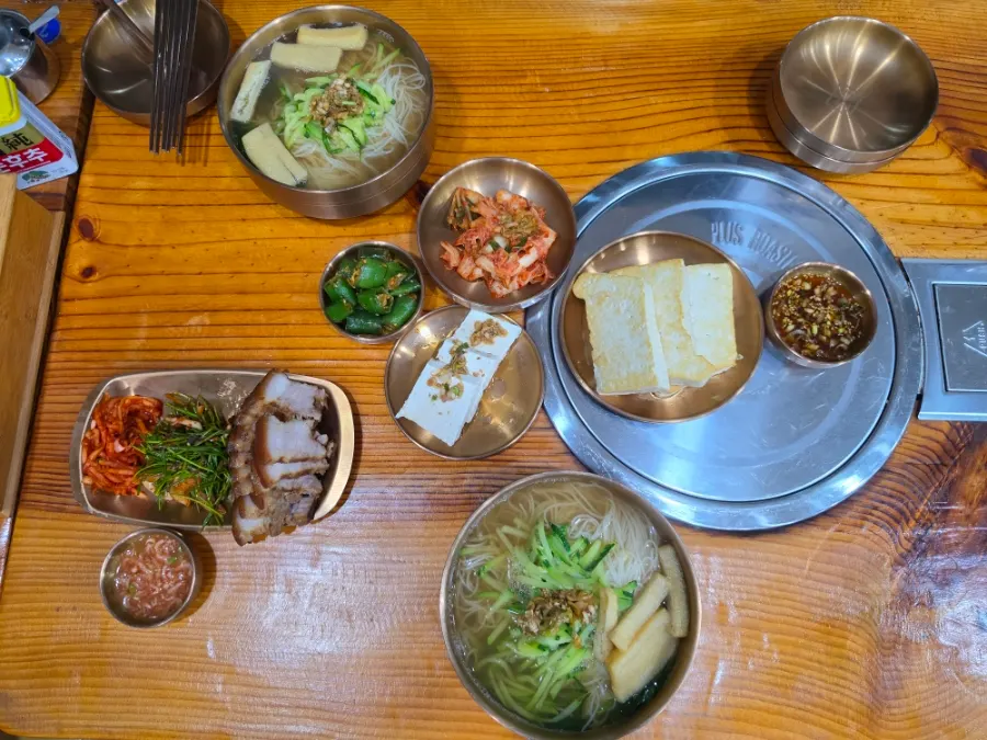 Janchi guksu, pork suyuk, and tofu meal
