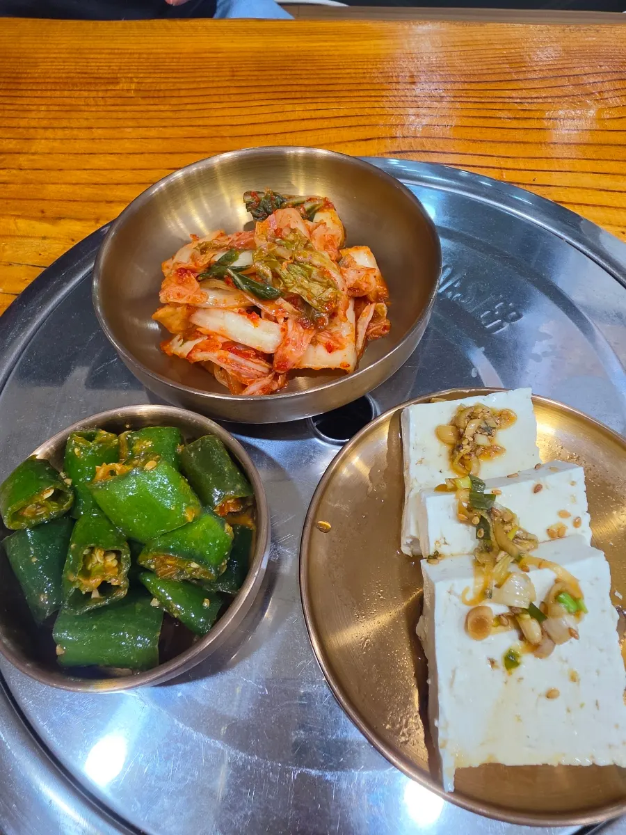 Cheonje Guksu side dishes and large pieces of tofu