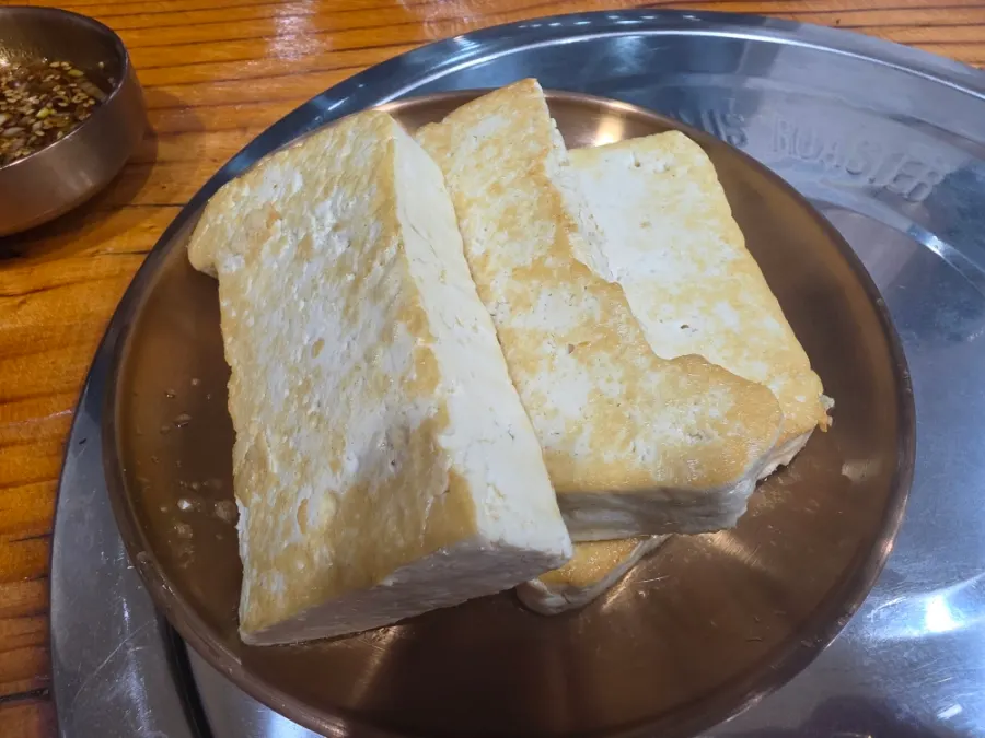Large pieces of perilla oil grilled tofu