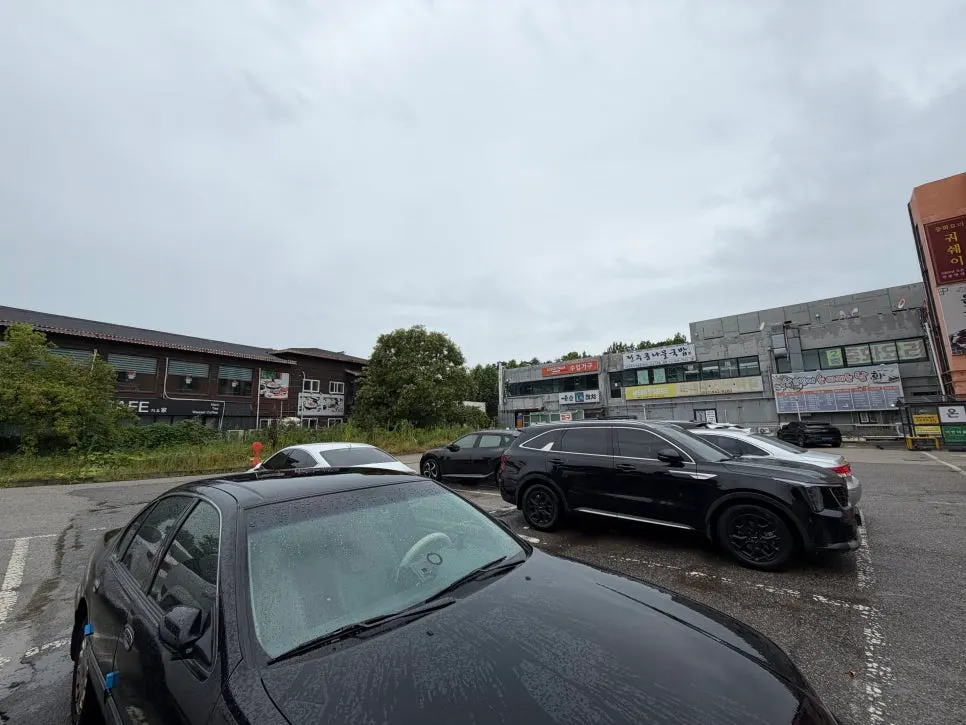 Parking space at the rear of the building