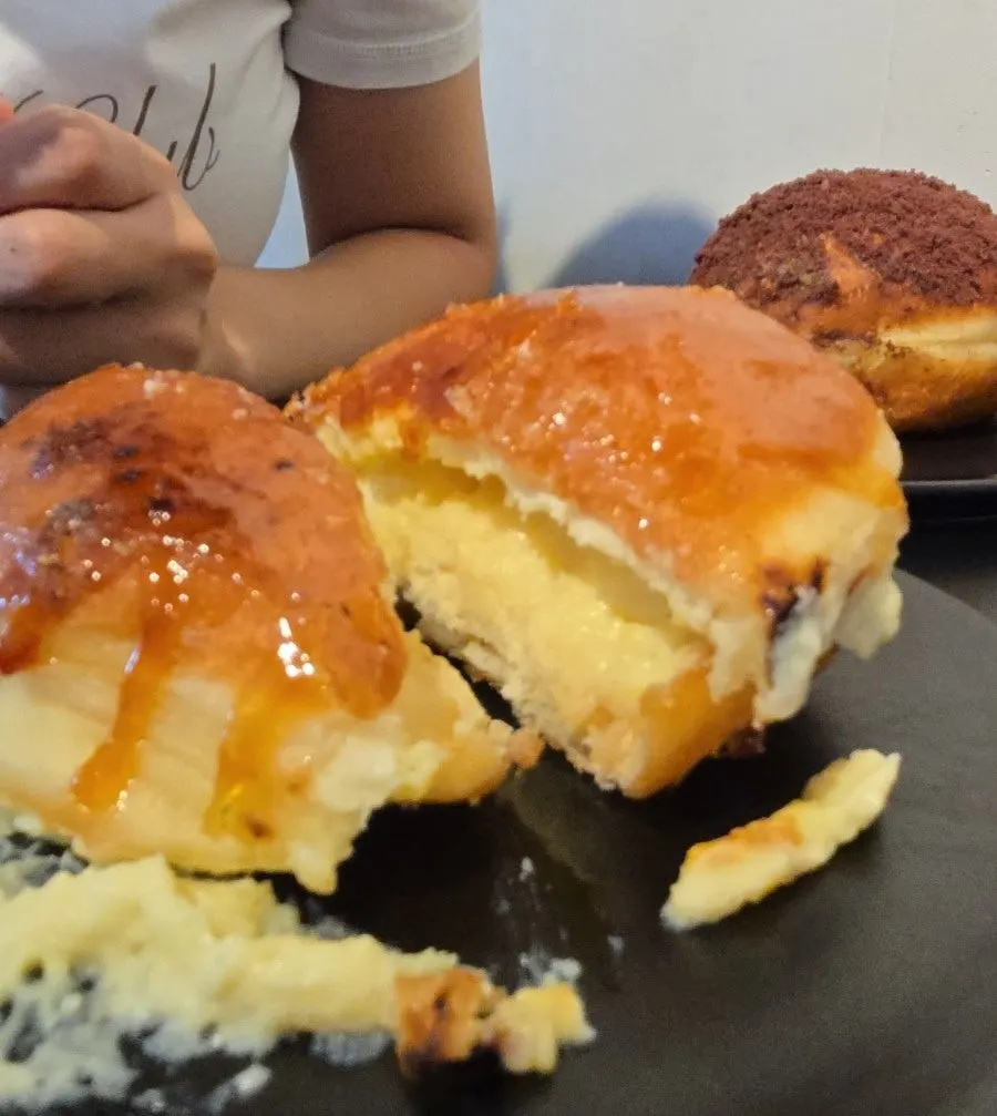 Caramelized crème brûlée doughnut from Heuksadang
