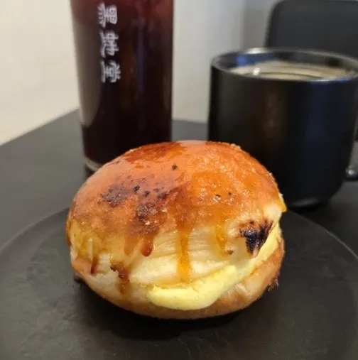 Heuksadang's chocolate crumble doughnut with coffee