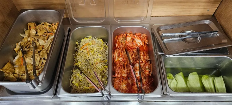 어묵볶음 콩나물 김치 쌈무 기본 반찬