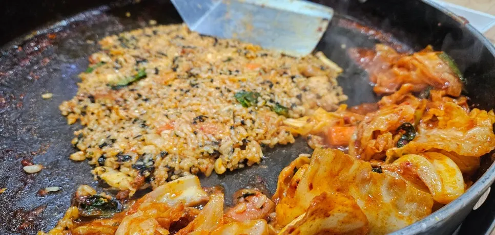 김가루와 깻잎을 넣은 즉석 볶음밥
