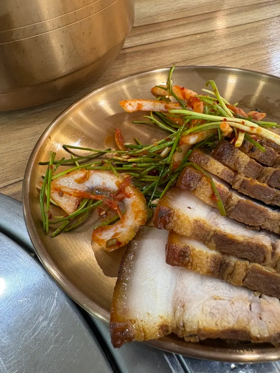 윤기 도는 천제국수 1인 보쌈 접시