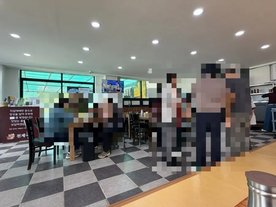 Floor-seating table area at Cheonje Guksu