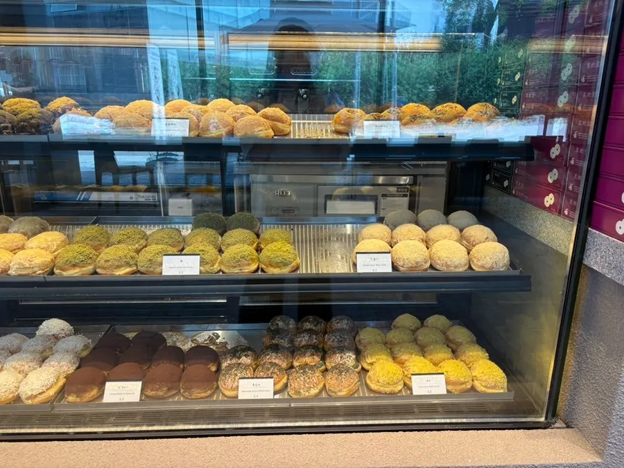 Variety of Heuksadang doughnuts including Dubai-style chewy doughnut and mugwort doughnut