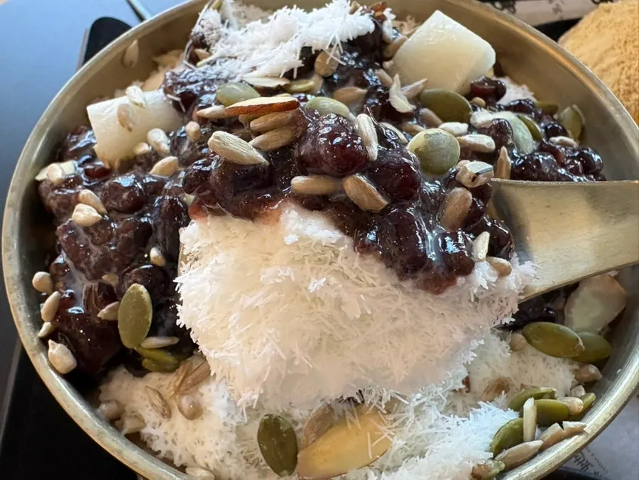 Heuksadang's patbingsu made with shaved milk ice