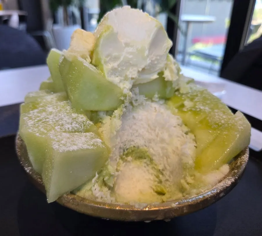 Inside view of the milk-based snow bingsu texture