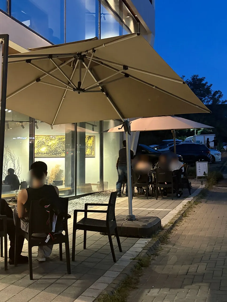Exterior of Heuksadang café with floor-to-ceiling windows