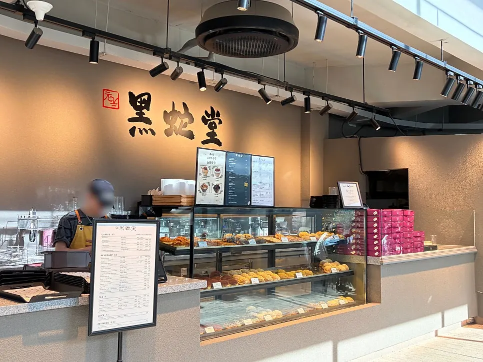 Counter area on the 1st floor of Heuksadang