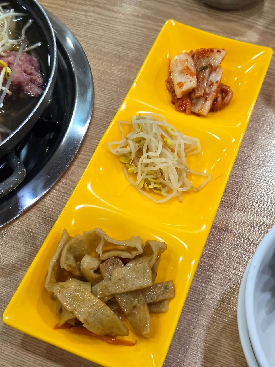 어묵볶음과 콩나물무침, 김치 기본 반찬