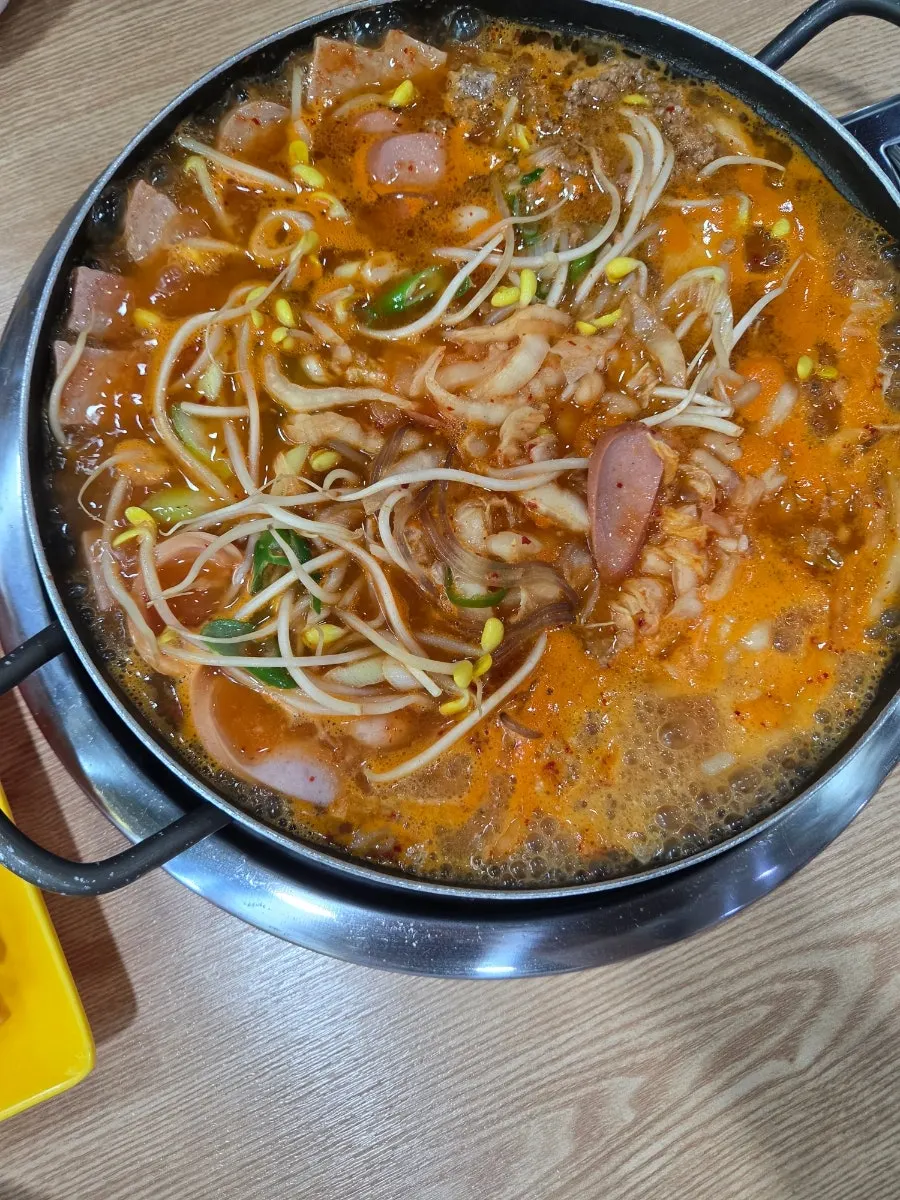 Budae jjigae filled with ground meat and vegetables