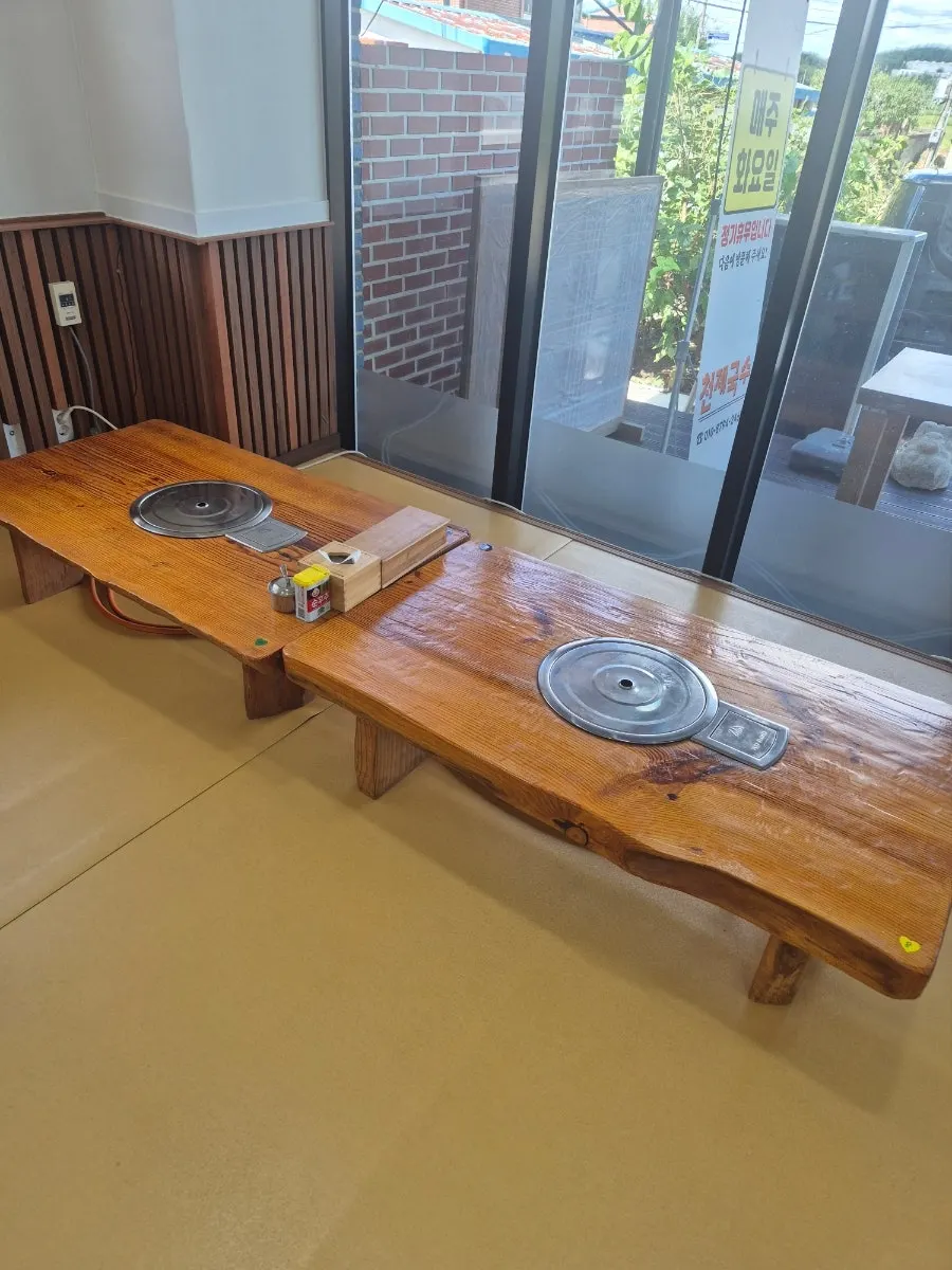 Interior of Cheonje Guksu