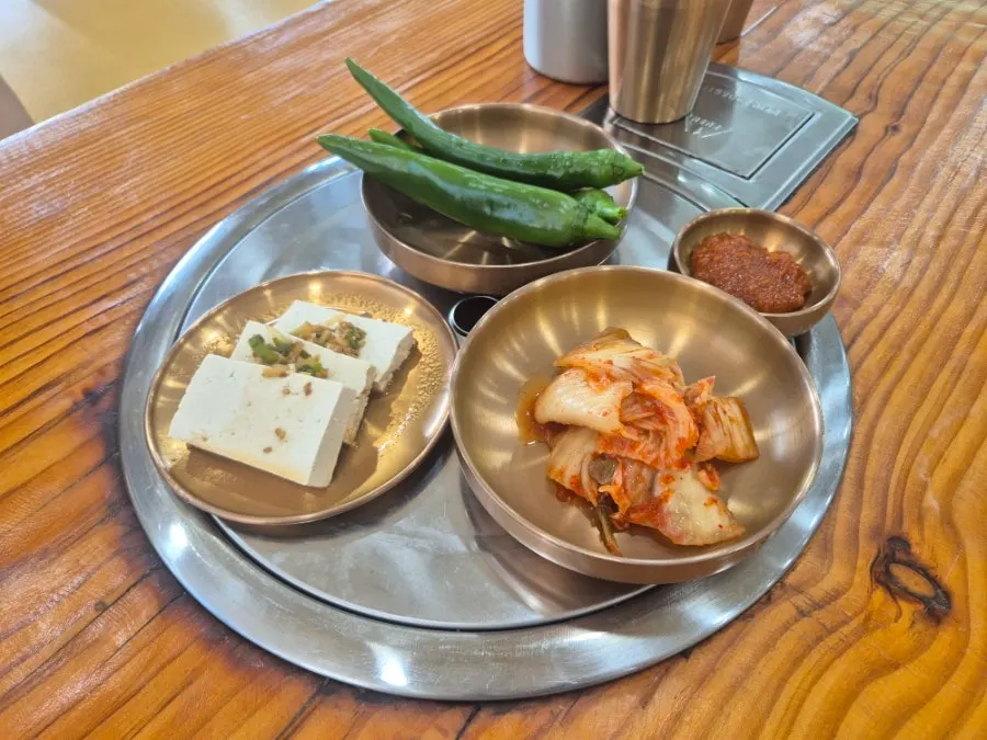 Side dishes at Cheonje Guksu