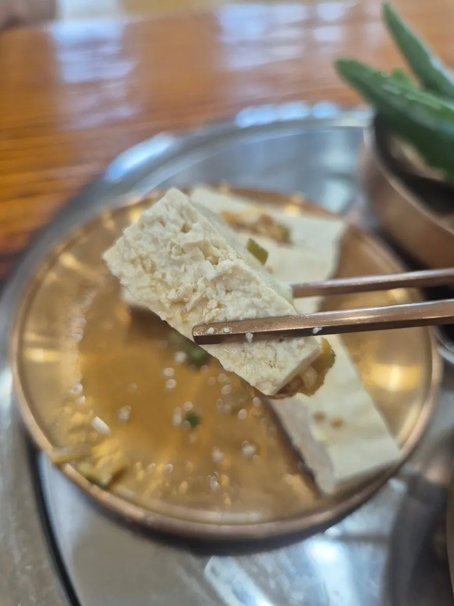 Kimchi and cucumber pepper side dishes