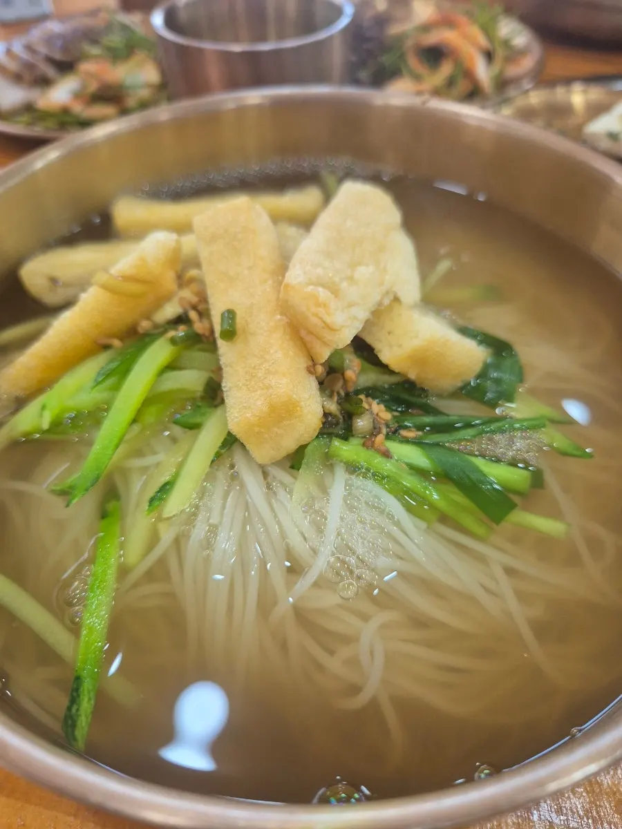 Side dishes before the janchi guksu
