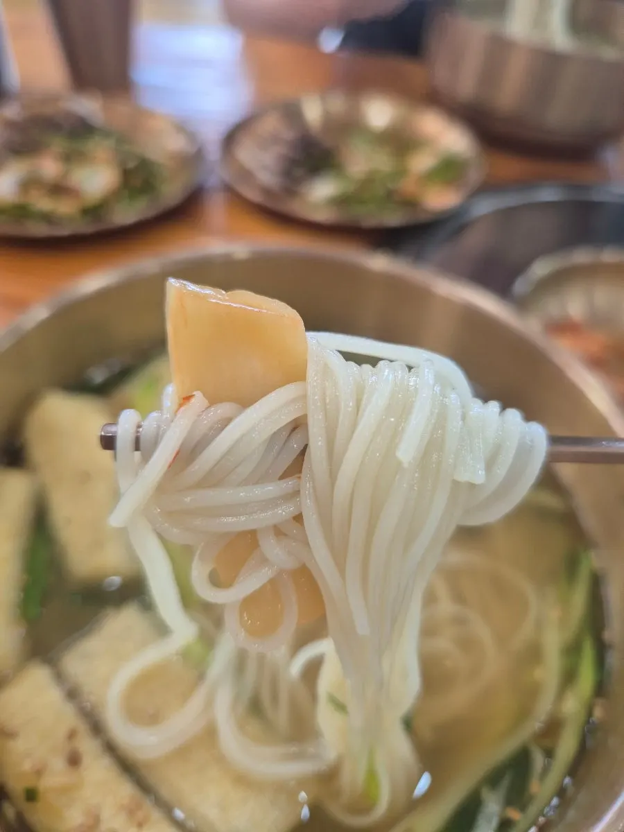 A bowl of Cheonje Guksu janchi guksu