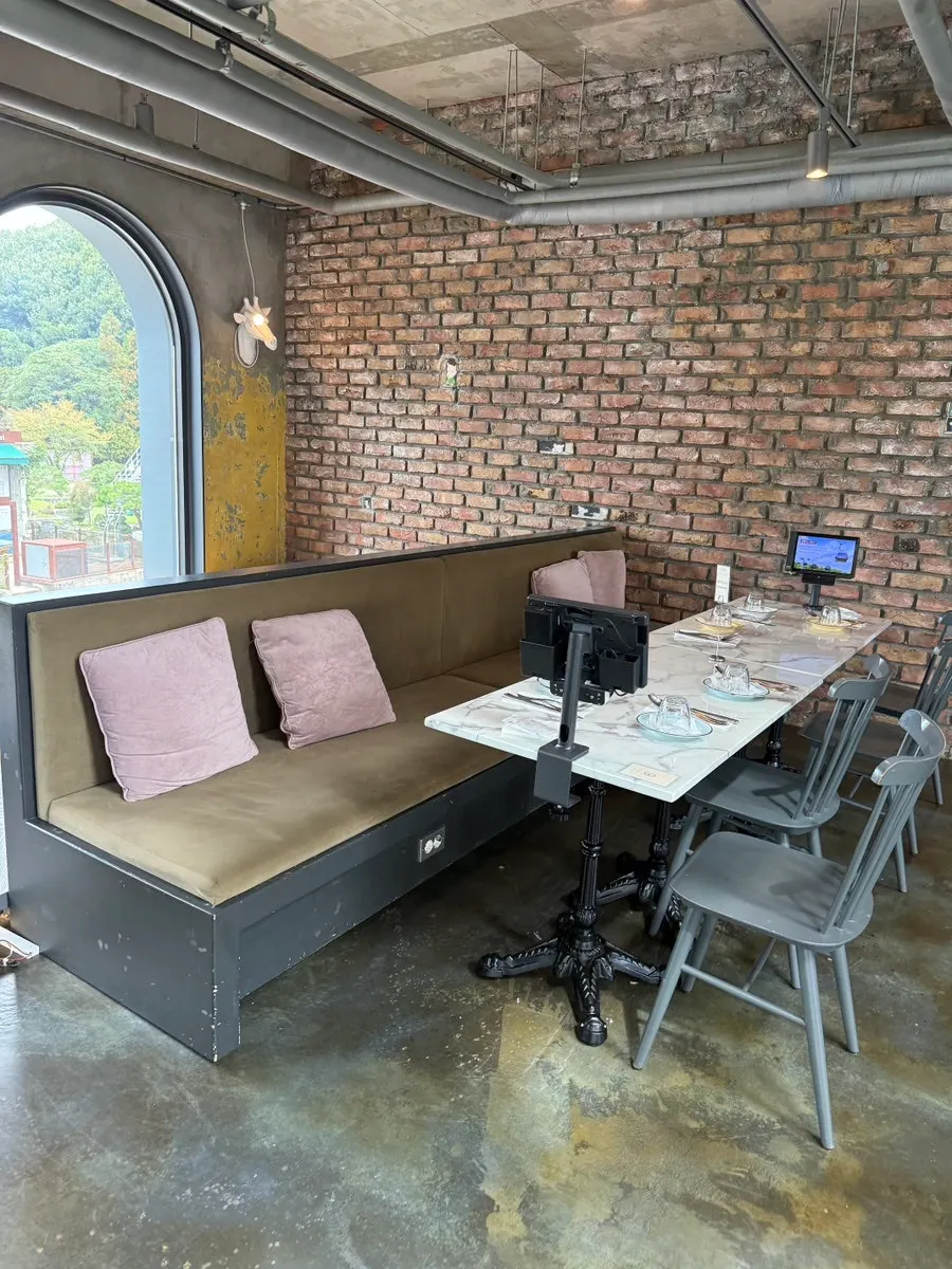 2nd floor of Mokushura Table with family seating