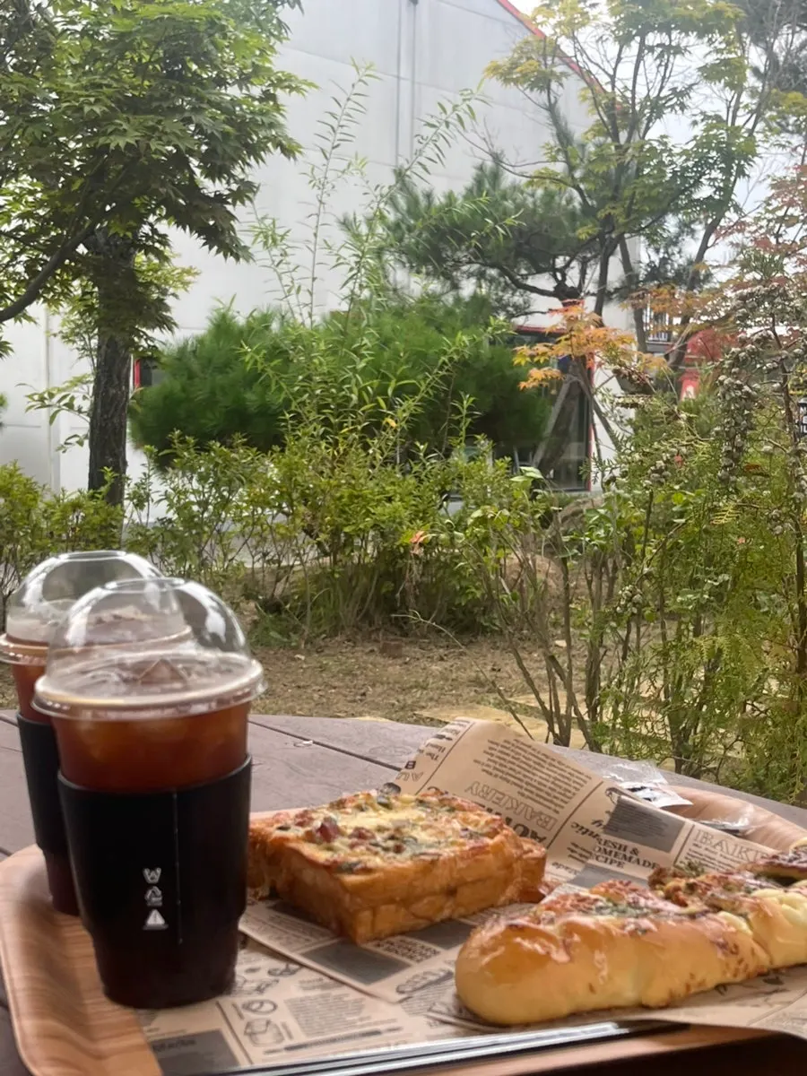 양 많은 온더레일 아이스 아메리카노